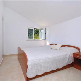 2-Bedroom Apartment near Jelsa, Hvar Island, Sleeps 4-6